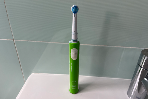 best kids' toothbrush indybest review Oral B junior electric toothbrush